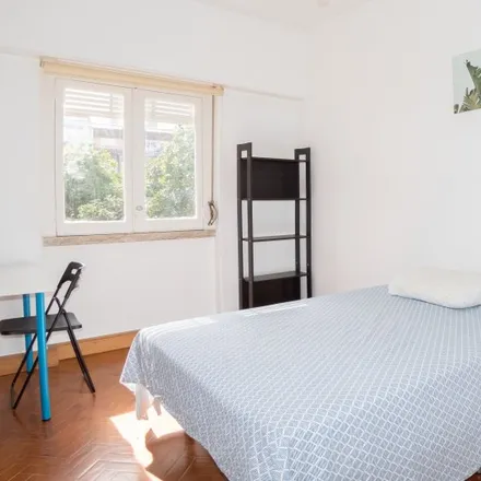 Rent this 3 bed room on Sítio do Barcal in Rua Conde de Almoster, Ciclovia Rua Conde de Almoster
