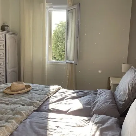 Rent this 5 bed house on 84490 Saint-Saturnin-lès-Apt