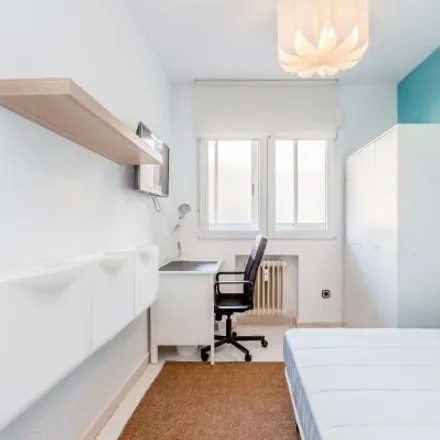 Rent this 3 bed room on Supermercado Venecia in Calle del Gran Canal, 28801 Alcalá de Henares