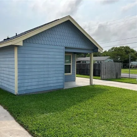 Rent this 2 bed house on 147 Gillespie Lane in Aransas Pass, TX 78336