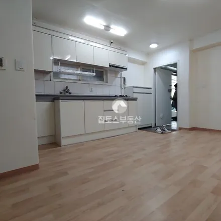 Rent this studio apartment on 서울특별시 강남구 삼성동 10-24