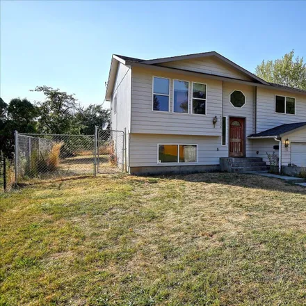 Buy this 3 bed house on 4015 North Magnolia Street in Spokane, WA 99207