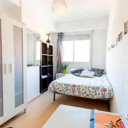 Rent this 4 bed room on Avinguda de Blasco Ibáñez in 107, 46022 Valencia