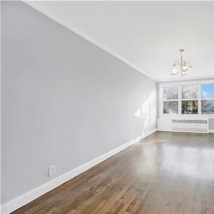 Image 4 - 2526 Ralph Avenue, New York, NY 11234, USA - House for sale