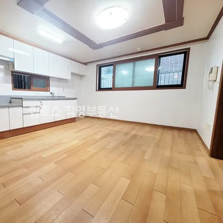 Rent this 2 bed apartment on 서울특별시 송파구 삼전동 36-16