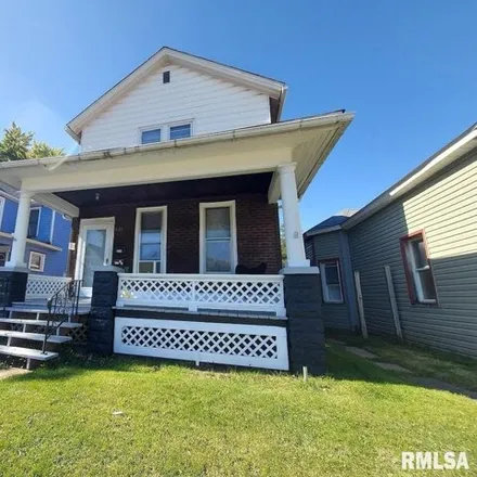 Buy this studio house on 19th Street in Rock Island, IL 61201