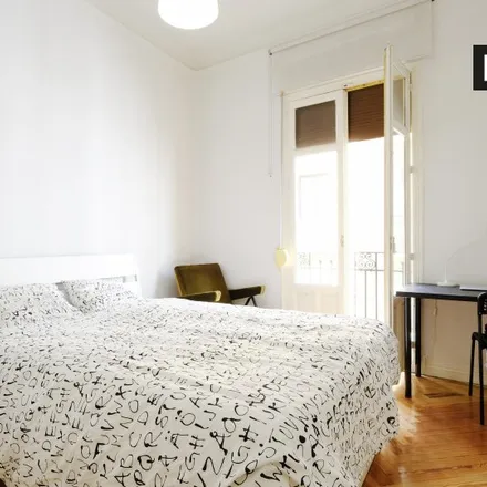 Rent this 4 bed room on Madrid in ALE-HOP, Gran Vía