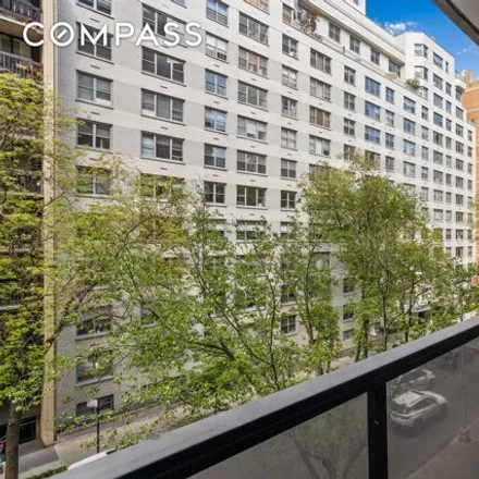 Image 2 - 510 East 80th Street, New York, NY 10075, USA - Condo for sale