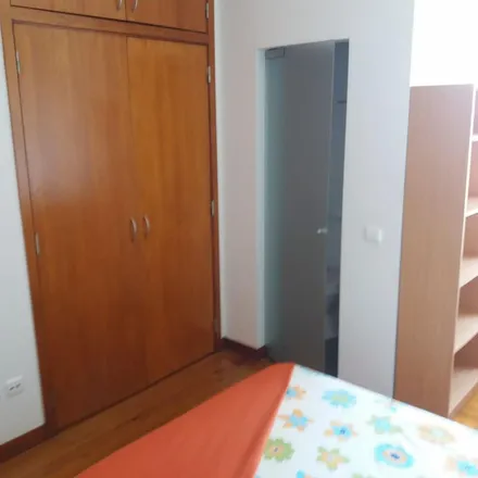 Rent this 18 bed apartment on Avenida Dias da Silva 91 in 3000-137 Coimbra, Portugal