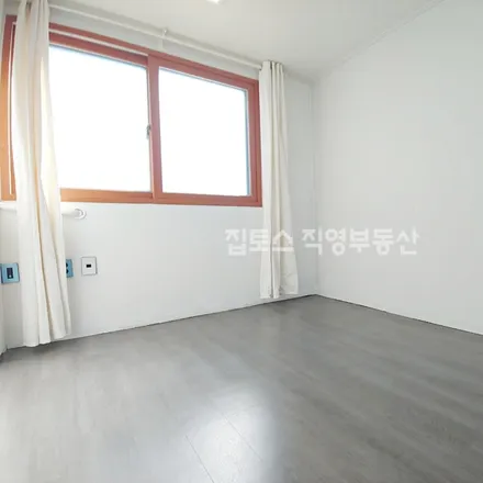 Rent this studio apartment on 서울특별시 관악구 봉천동 1654-9