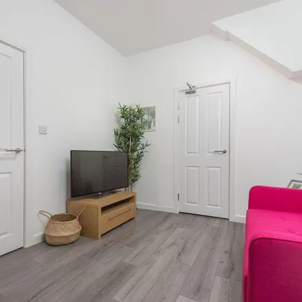 Image 4 - Caris Street, Gateshead, NE8 3XD, United Kingdom - Apartment for rent