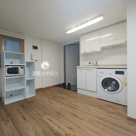 Rent this studio apartment on 서울특별시 관악구 봉천동 900-24