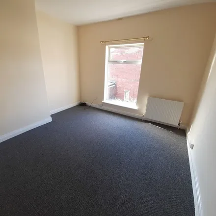 Rent this 2 bed apartment on Egton Villas in Hull, HU8 7HS