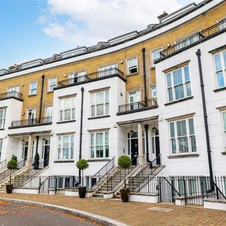 Rent this 5 bed townhouse on Imperial Crescent in London, SW6 2RG