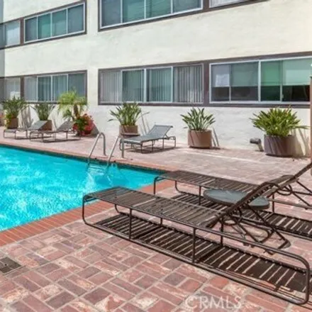 Buy this 1 bed condo on Kingswood South in 1015 North Kings Road, West Hollywood