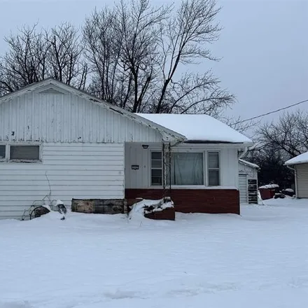 Buy this 3 bed house on 747 North 17th Street in Centerville, IA 52544