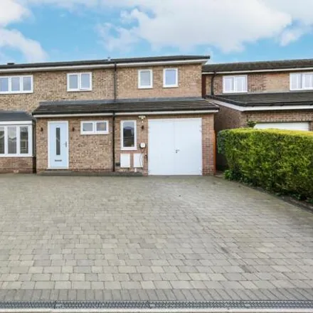 Buy this 4 bed house on Moorland View Road in Chesterfield, S40 3DD