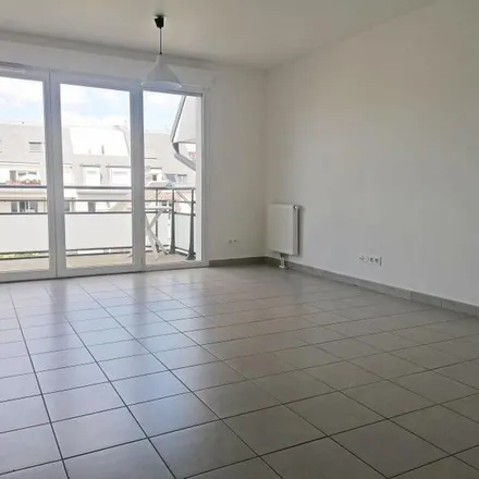 Rent this 4 bed apartment on 170 Boulevard de l'Europe in 76100 Rouen, France