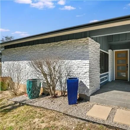 Image 2 - 6430 Bridgewater Drive, Austin, TX 78723, USA - House for sale