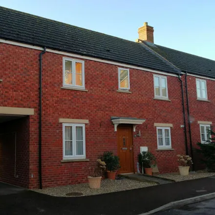 Buy this 3 bed townhouse on Falcon Road in Tewkesbury, GL20 7TJ