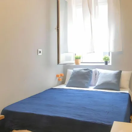 Rent this 9 bed apartment on Madrid in Madrid Ramos Sierra, Calle de Ferraz