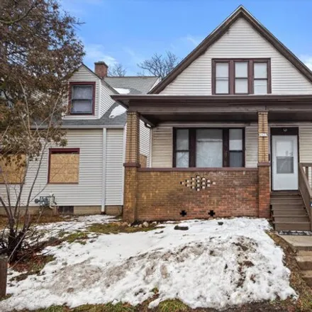 Buy this 4 bed house on 2622 North 20th Street in Milwaukee, WI 53206