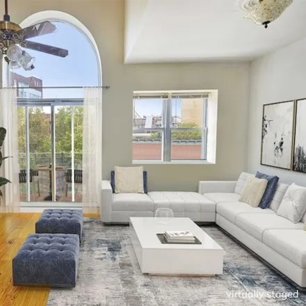 Image 2 - 39 Claver Place, New York, NY 11238, USA - Townhouse for sale