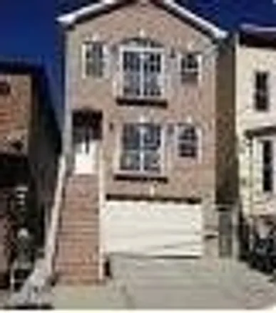 Rent this 3 bed house on Jersey City Heights Seventh-Day Adventist Church in Congress Street, Jersey City