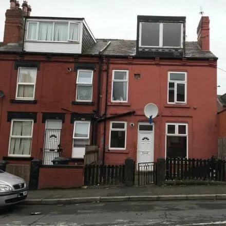 Buy this 2 bed townhouse on Bayswater Terrace in Leeds, LS8 5QN