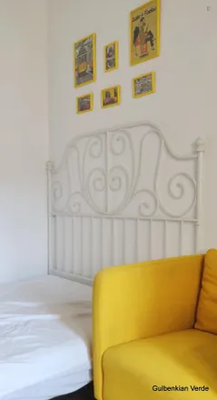 Rent this 8 bed room on Santiago Blue in Ciclovia Avenida de Berna, 1050-042 Lisbon