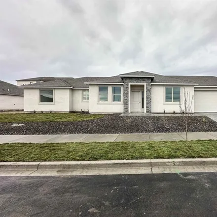 Buy this 4 bed house on West 31st Avenue in Kennewick, WA 99338