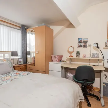 Rent this 4 bed apartment on Cadogan Street in Belfast, BT7 1QA