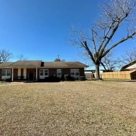 Buy this 3 bed house on 104 Duane Drive in Fitzgerald, GA 31750