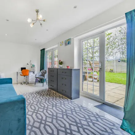 Image 3 - Risley Close, London, SM4 5DS, United Kingdom - Townhouse for sale