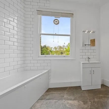 Image 2 - Battersea Park Station, Queenstown Road, London, SW8 4LH, United Kingdom - House for rent
