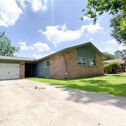 Buy this 3 bed house on 1633 Highland Drive in Bay City, TX 77414