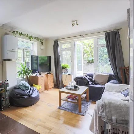 Image 4 - 115 Tooting Bec Road, London, SW17 8BW, United Kingdom - Apartment for rent