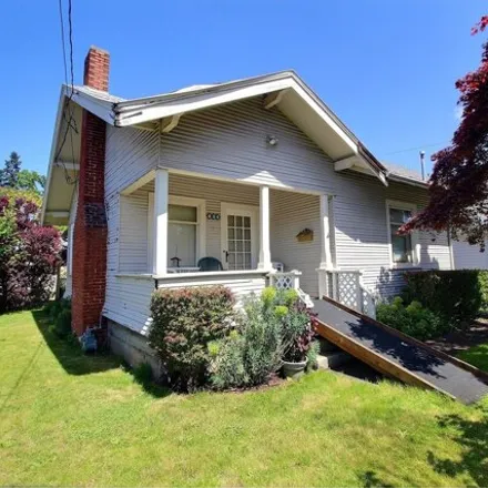 Buy this 3 bed house on 634 East Dartmouth Street in Gladstone, OR 97027