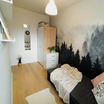Rent this 5 bed room on Aleja Kijowska 35 in 30-079 Krakow, Poland