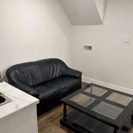Image 2 - 55 Topham Crescent, Richmond Hill, ON L4C 0E6, Canada - Apartment for rent