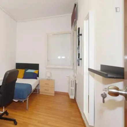 Rent this 5 bed room on Carrer d'Aragó in 400, 08001 Barcelona
