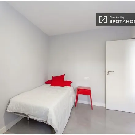 Rent this 3 bed room on Carrer de l'Actor Mauri in 1, 46022 Valencia