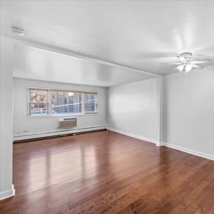 Image 7 - 1918 West Chase Avenue, Chicago, IL 60626, USA - Apartment for rent