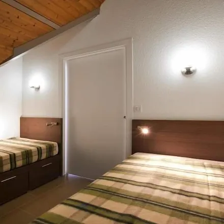 Rent this 1 bed townhouse on Larmor-Baden in Route de Vannes, 56870 Larmor-Baden