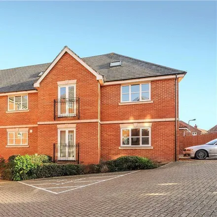 Rent this 3 bed apartment on Darwin Close in Milton Keynes, MK5 6FF