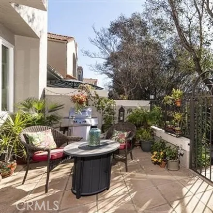 Image 9 - 22286 Frontier Place, Los Angeles, CA 91311, USA - House for sale