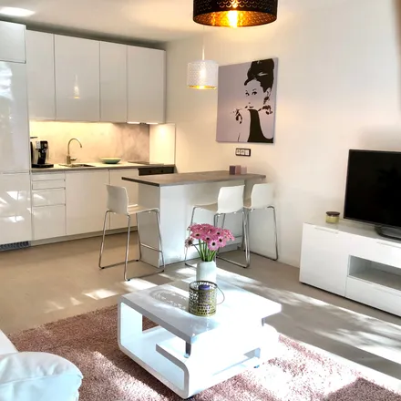 Rent this 1 bed apartment on Klosterstieg 9 in 20149 Hamburg, Germany