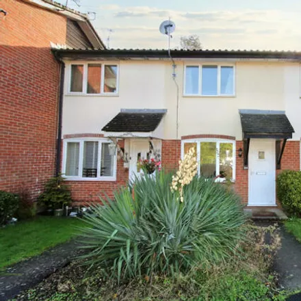 Rent this 2 bed townhouse on Minley Road in Farnborough, GU14 9QW
