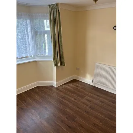 Rent this 3 bed apartment on Metfield Croft in Metchley, B17 0NN