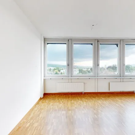 Rent this 4 bed apartment on Onkologie/Hämatologie Praxis Solothurn in Westbahnhofstrasse, 4502 Solothurn